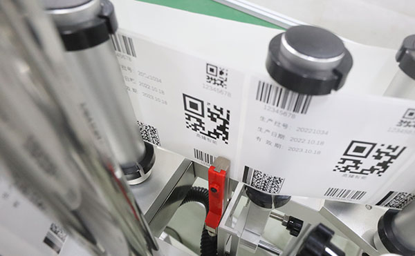 實時打印貼標機,貼標機設(shè)備,貼標機廠家,高臻智能