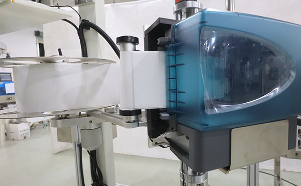 即時打印貼標機,打印貼標機,全自動貼標機生產(chǎn)廠家,高臻智能