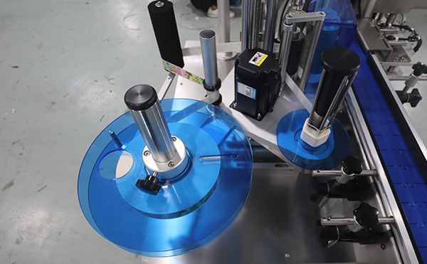 全自動圓瓶貼標機,圓瓶貼標設備,圓瓶貼標機