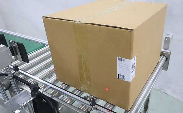 實時打印貼標機,打印貼標機,全自動貼標機生產(chǎn)廠家,高臻智能